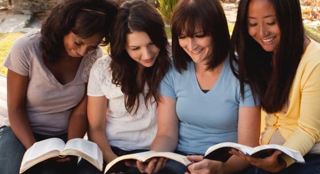 Livros sobre amor e amizade fazem sucesso no Brasil e no mundo