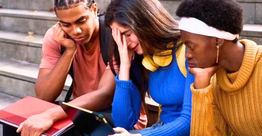 Como o vício no digital sequestra a sua leitura